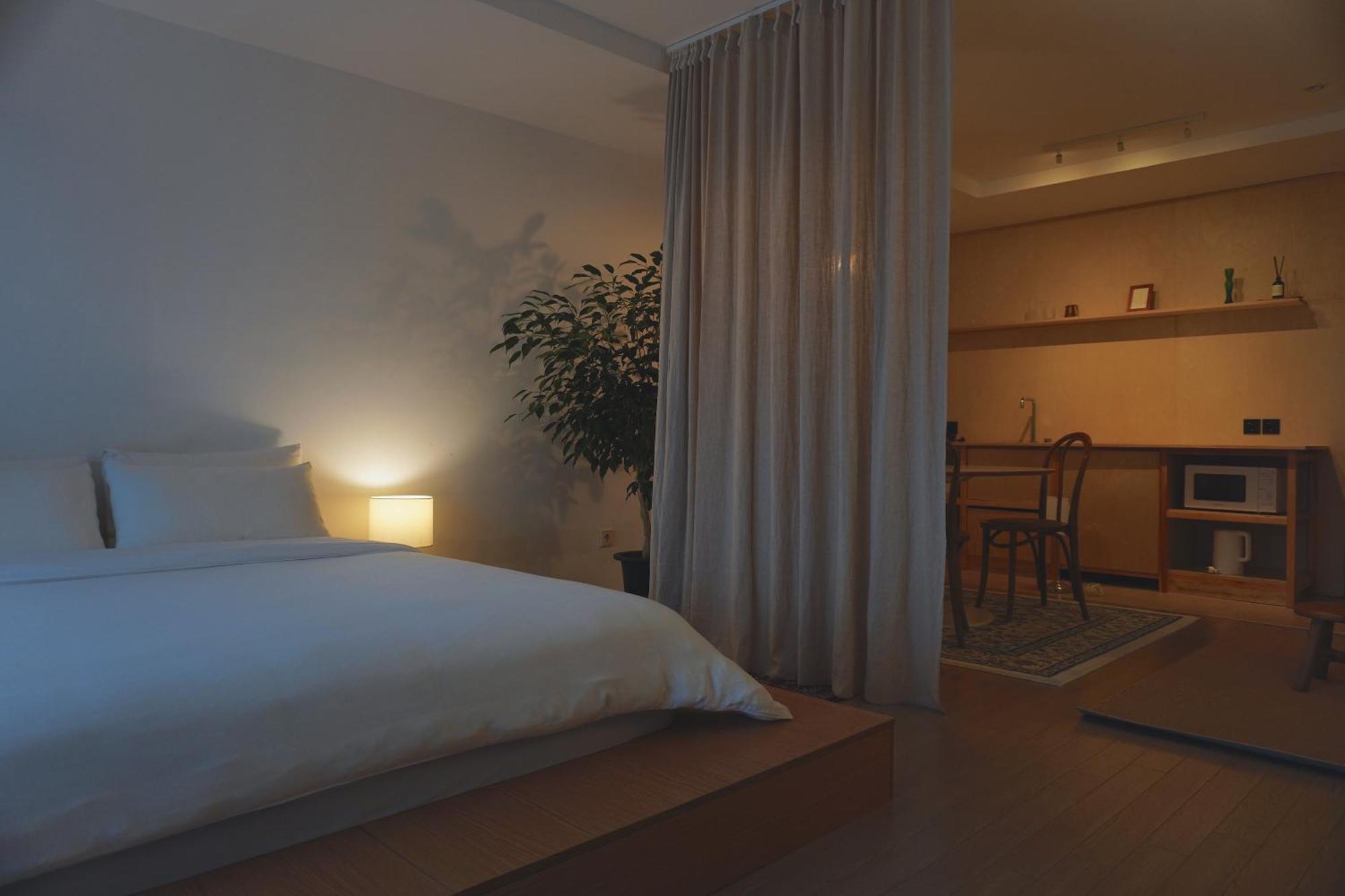 At Corner Resort & Garden เมืองเชจู ภายนอก รูปภาพ